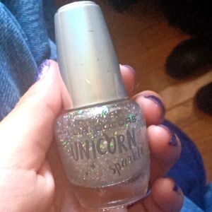 Glitter nail polish